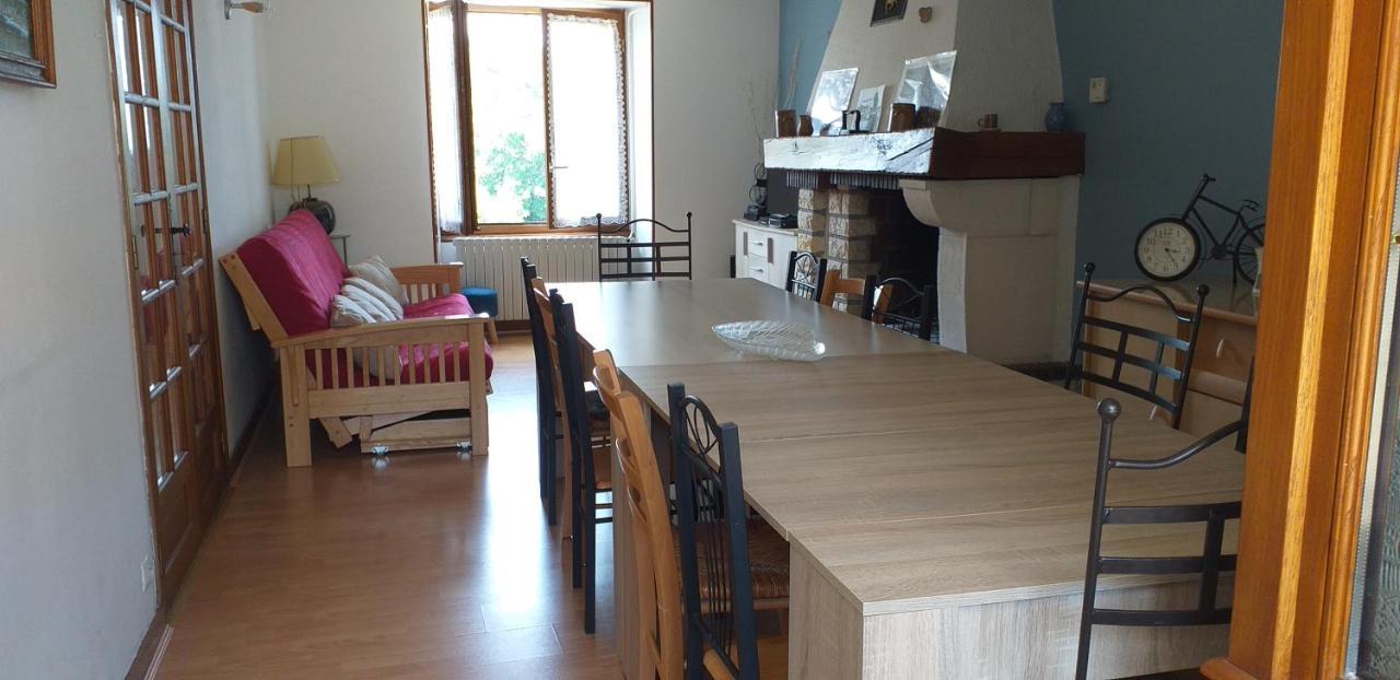 Maison Pour Nombreuses Personnes Pousseaux Esterno foto